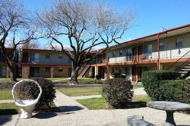 Graywood Baytown,Texas <br><img src=